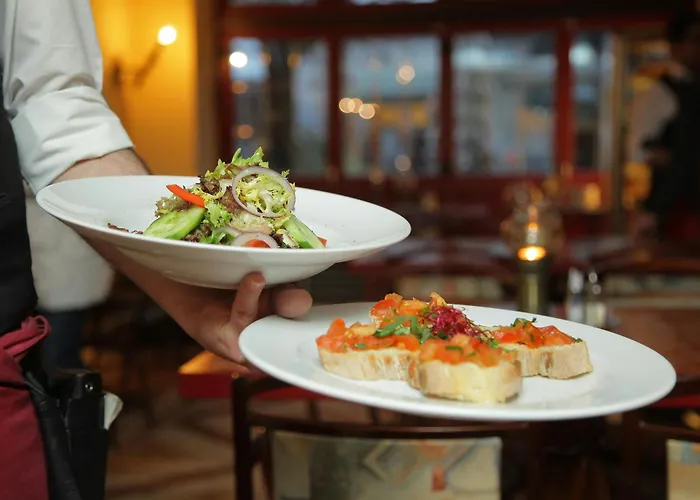 Hotel Broadway Near Delhi Airport